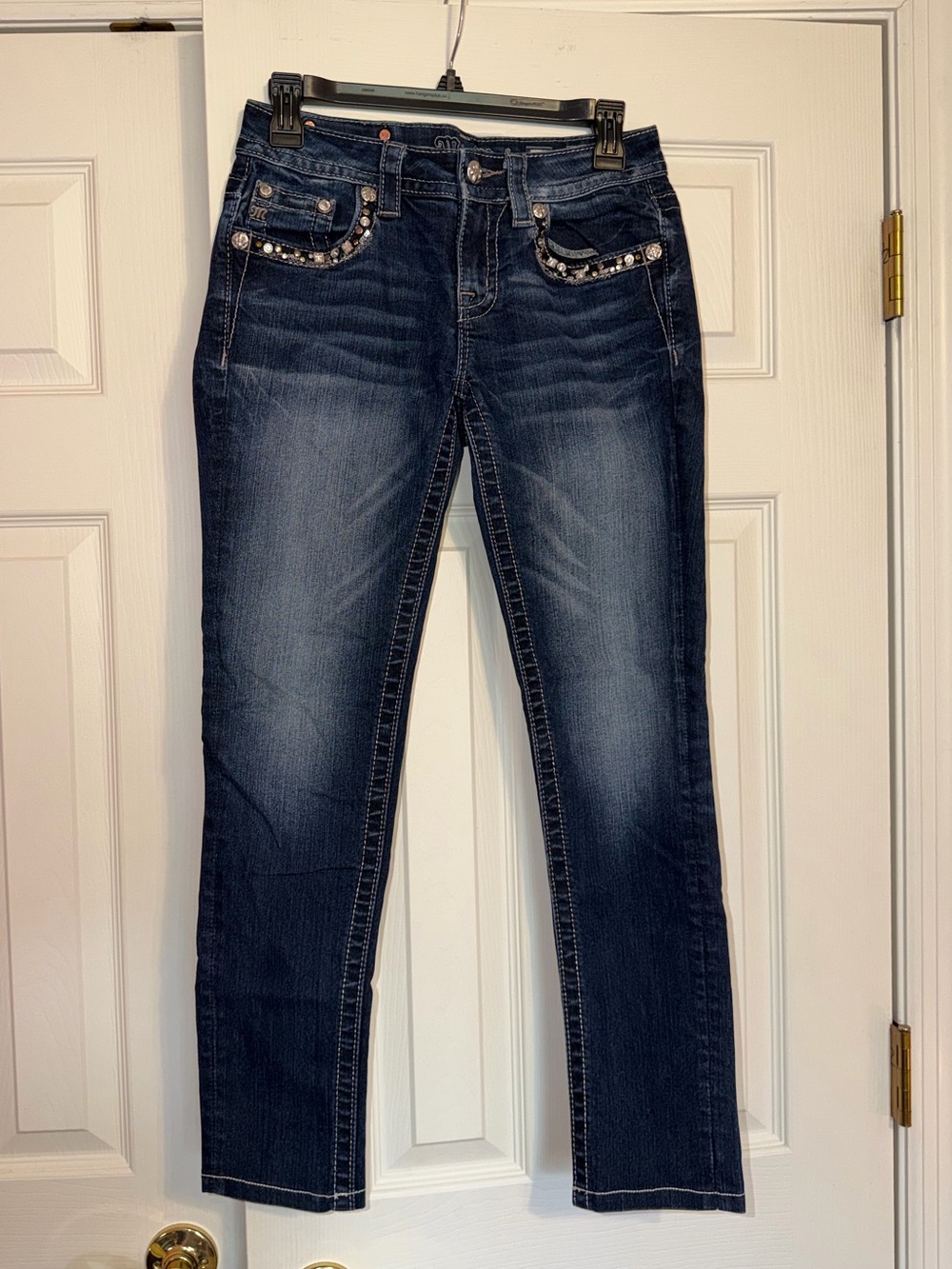 Dark Blue Women's Jeans with Embellished Pockets mid-Rise